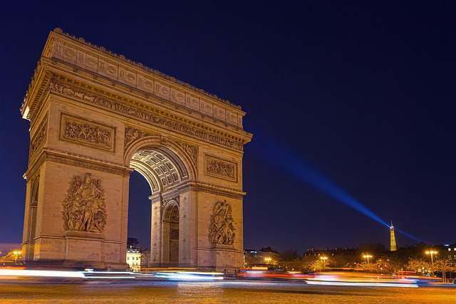 Arco di Trionfo, Parigi: il monumento iconico della Francia